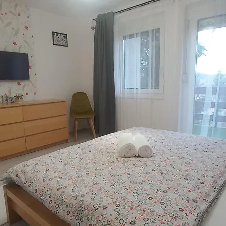 Apartman A Bringas 2 *